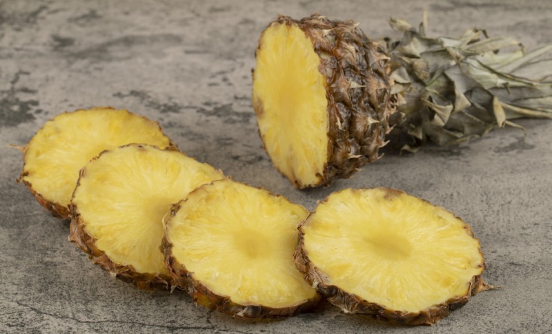 cibi-piu-ricchi-di-vitamine-ananas