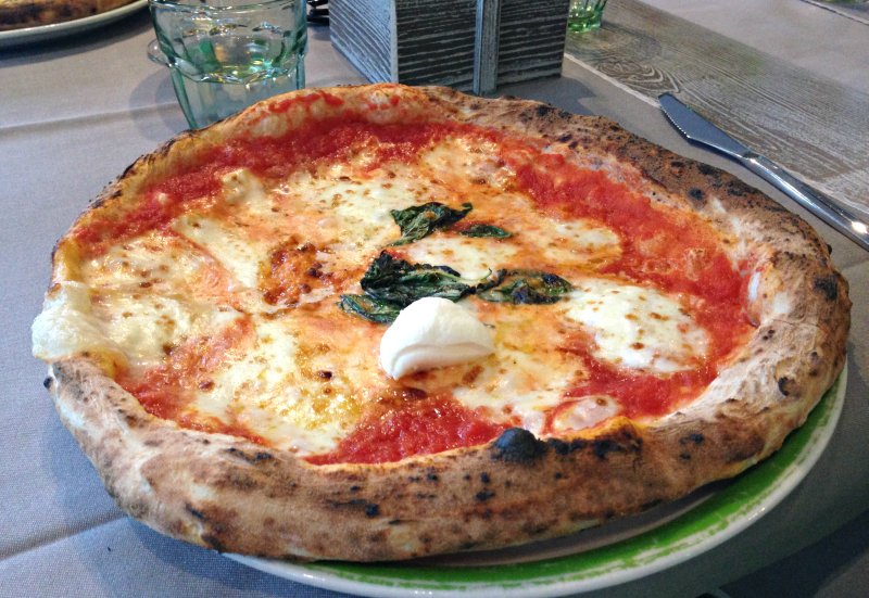 pizza-margherita-napoletana-valori-nutrizionali-calorie